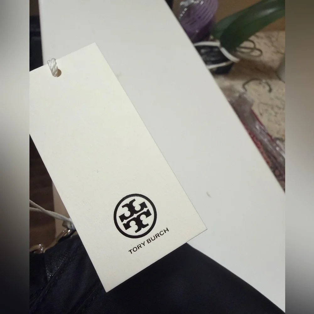 Tory Burch Virginia Messenger bag in black Nylon and Saffiano - Picture 11 of 15